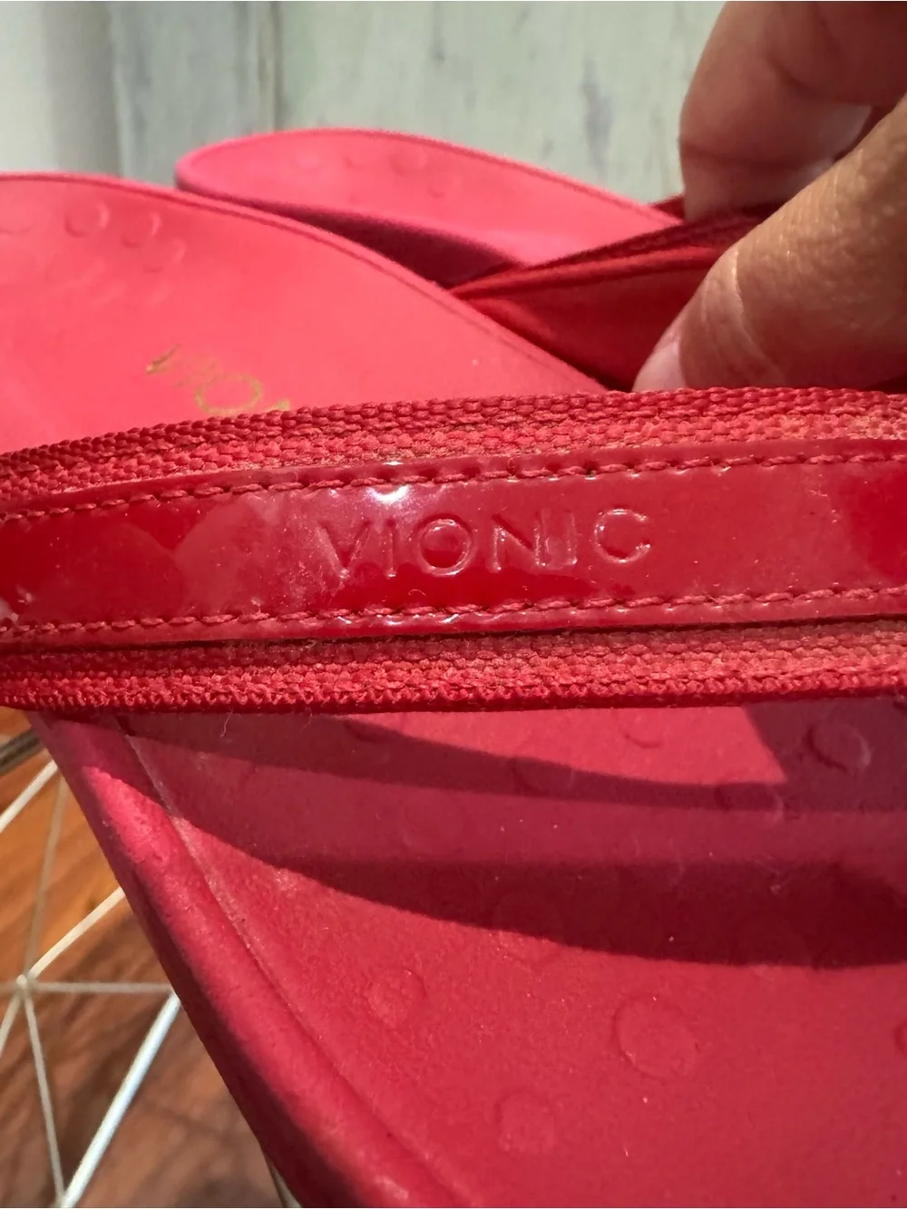 Vionic Red Sandals Size 8